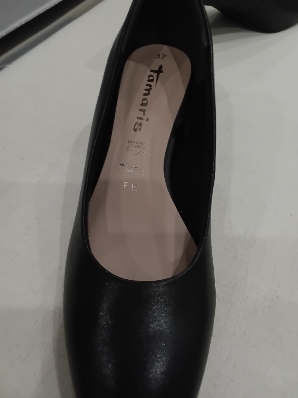 Vintage Escarpins cuir noir TAMARIS F1/2