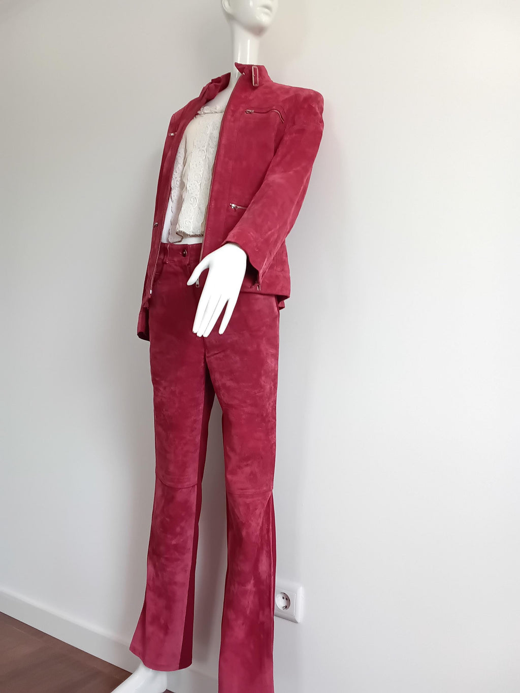Vintage Tailleur pantalon cuir velours framboise — Taille 38 FR