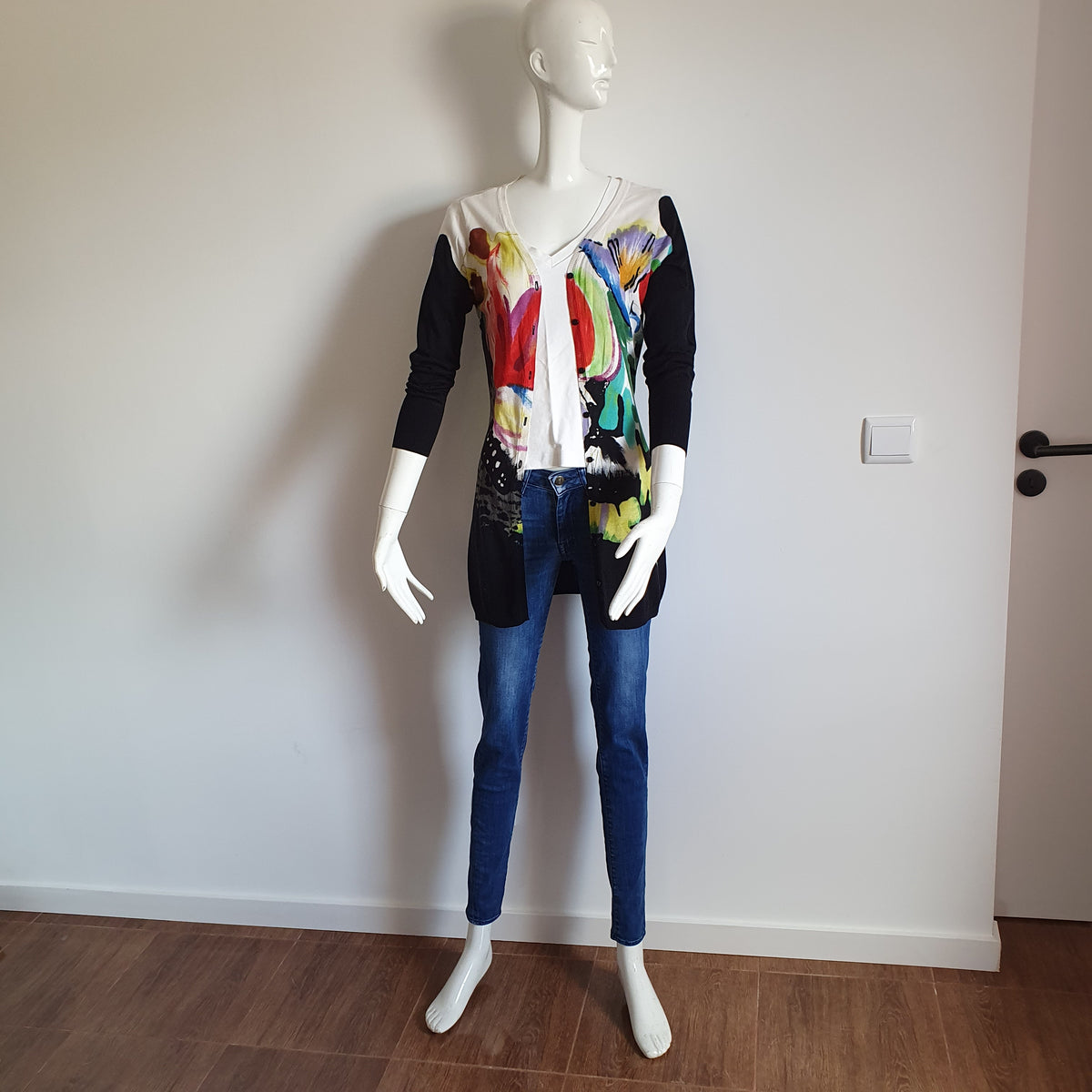 Gilet jacquard multicolore — vue de face, silhouette entière