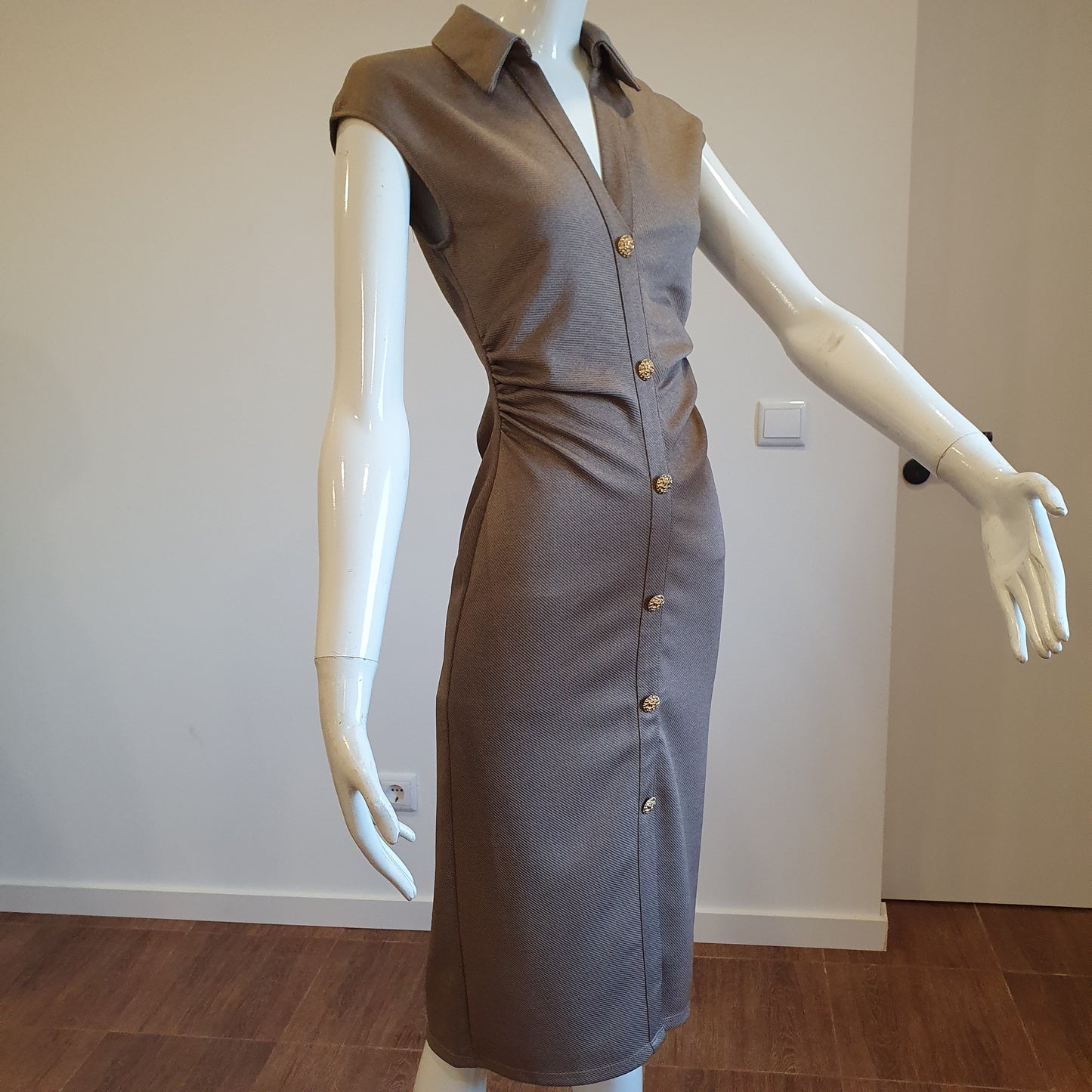 Robe Fourreau Taupe Chiné - Boutons Dorés ciselés (T. 36)