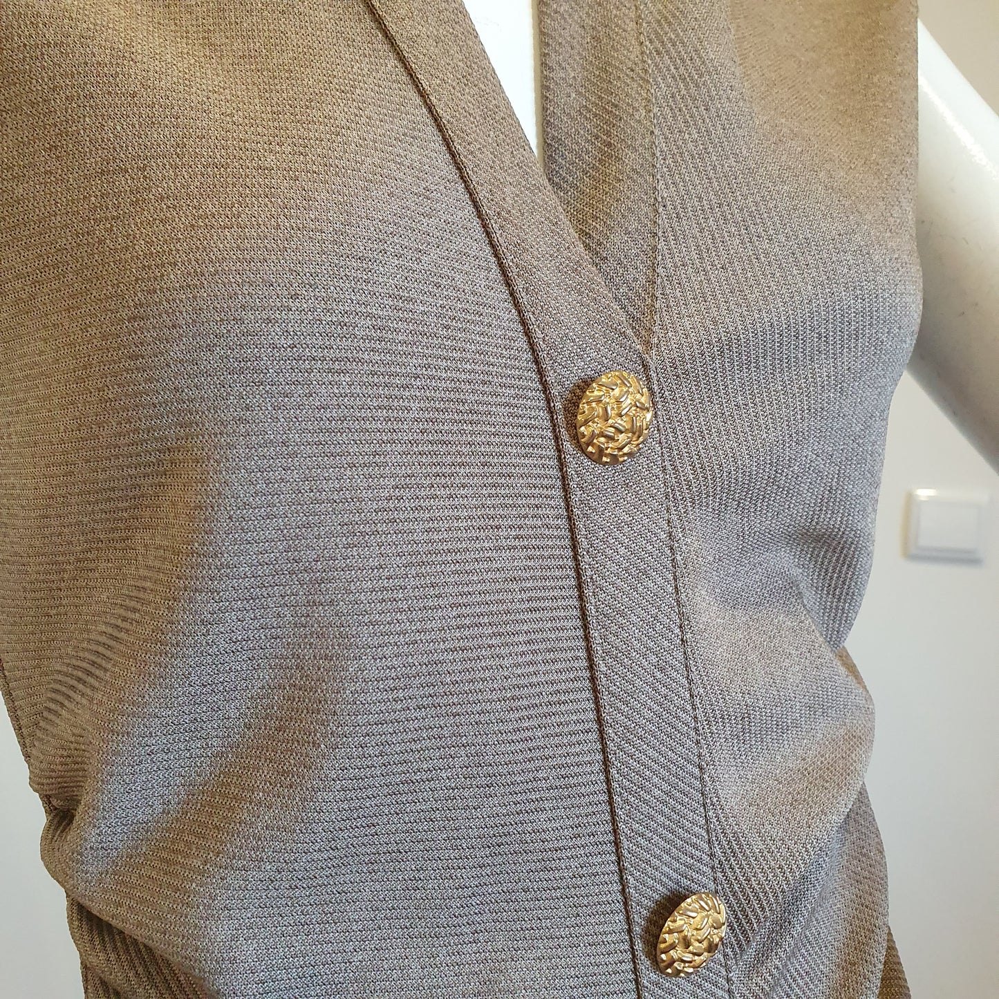 Robe Fourreau Taupe Chiné - Boutons Dorés ciselés (T. 36)