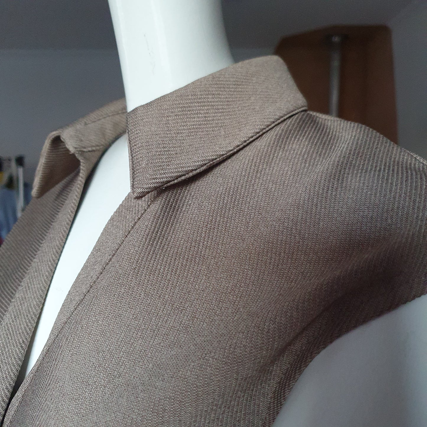 Robe Fourreau Taupe Chiné - Boutons Dorés ciselés (T. 36)