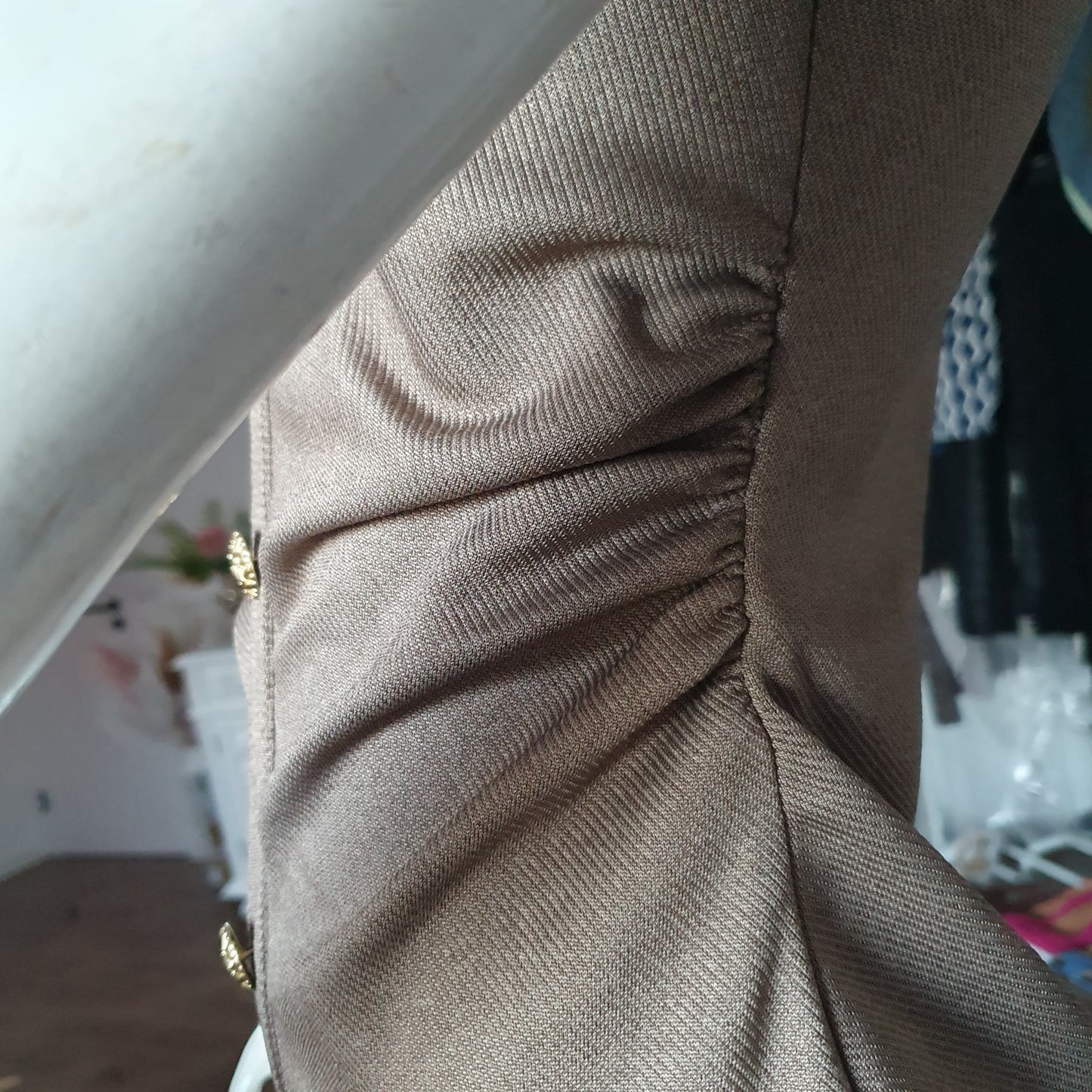 Robe Fourreau Taupe Chiné - Boutons Dorés ciselés (T. 36)