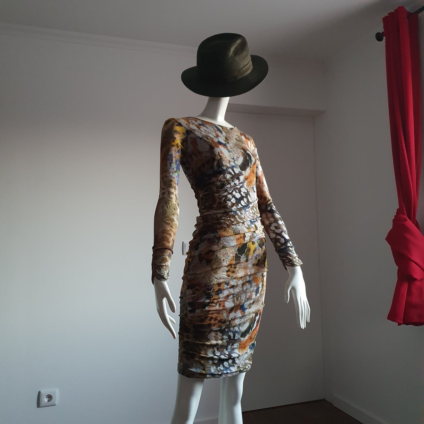 Robe Fourreau Drapée Madeleine — Imprimé Artistique (T. 36)