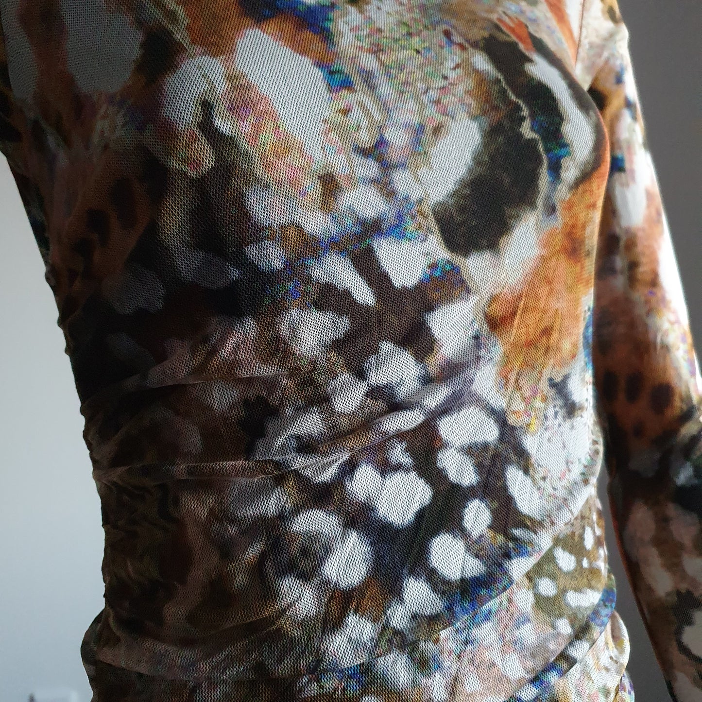 Robe Fourreau Drapée Madeleine — Imprimé Artistique (T. 36)