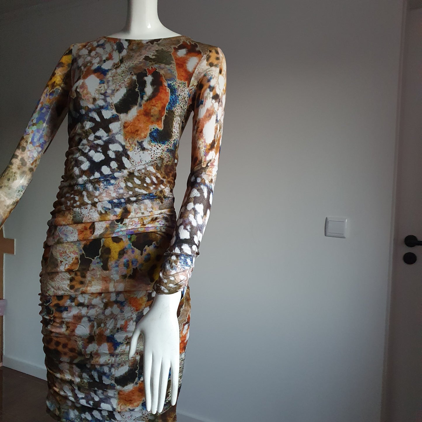 Robe Fourreau Drapée Madeleine — Imprimé Artistique (T. 36)