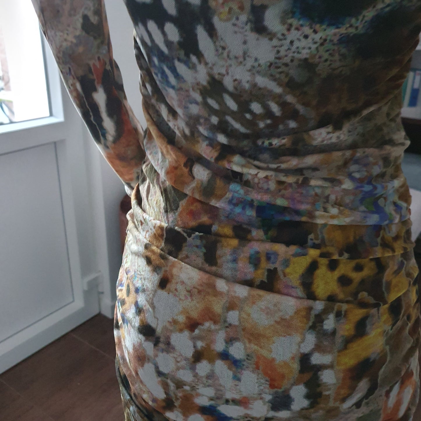 Robe Fourreau Drapée Madeleine — Imprimé Artistique (T. 36)