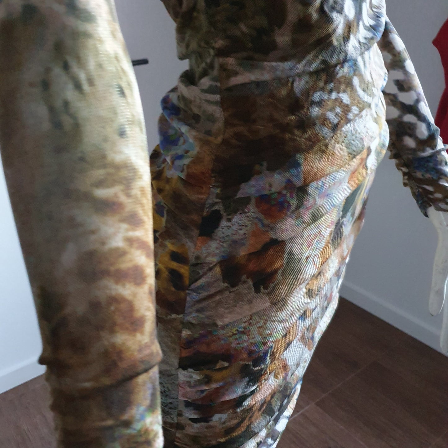 Robe Fourreau Drapée Madeleine — Imprimé Artistique (T. 36)