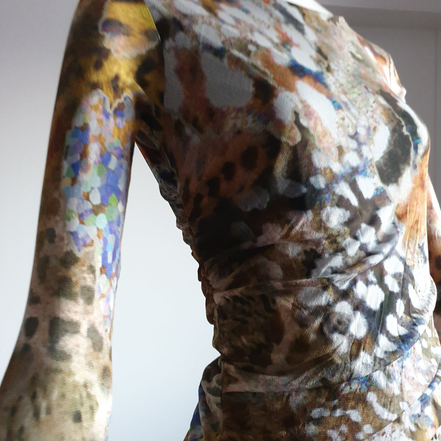 Robe Fourreau Drapée Madeleine — Imprimé Artistique (T. 36)