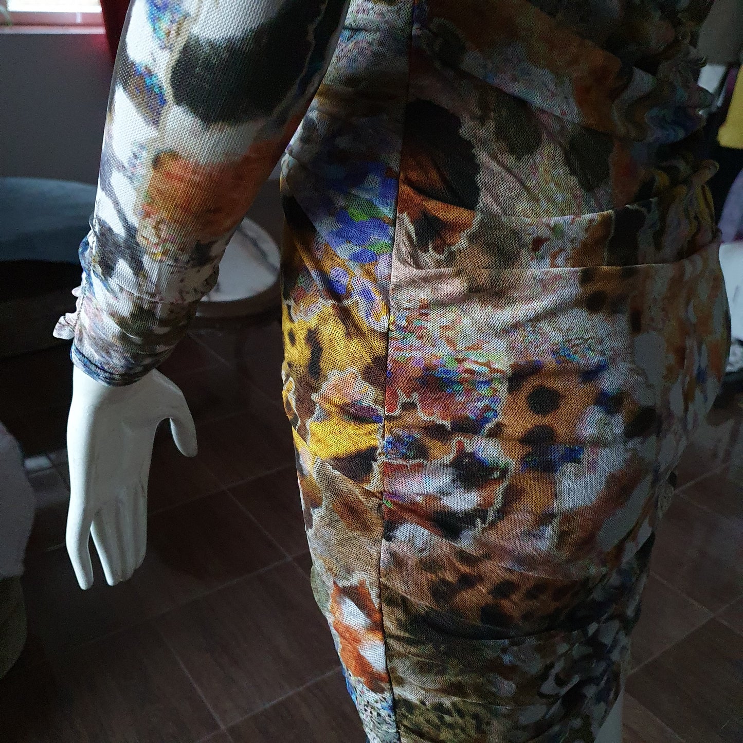 Robe Fourreau Drapée Madeleine — Imprimé Artistique (T. 36)