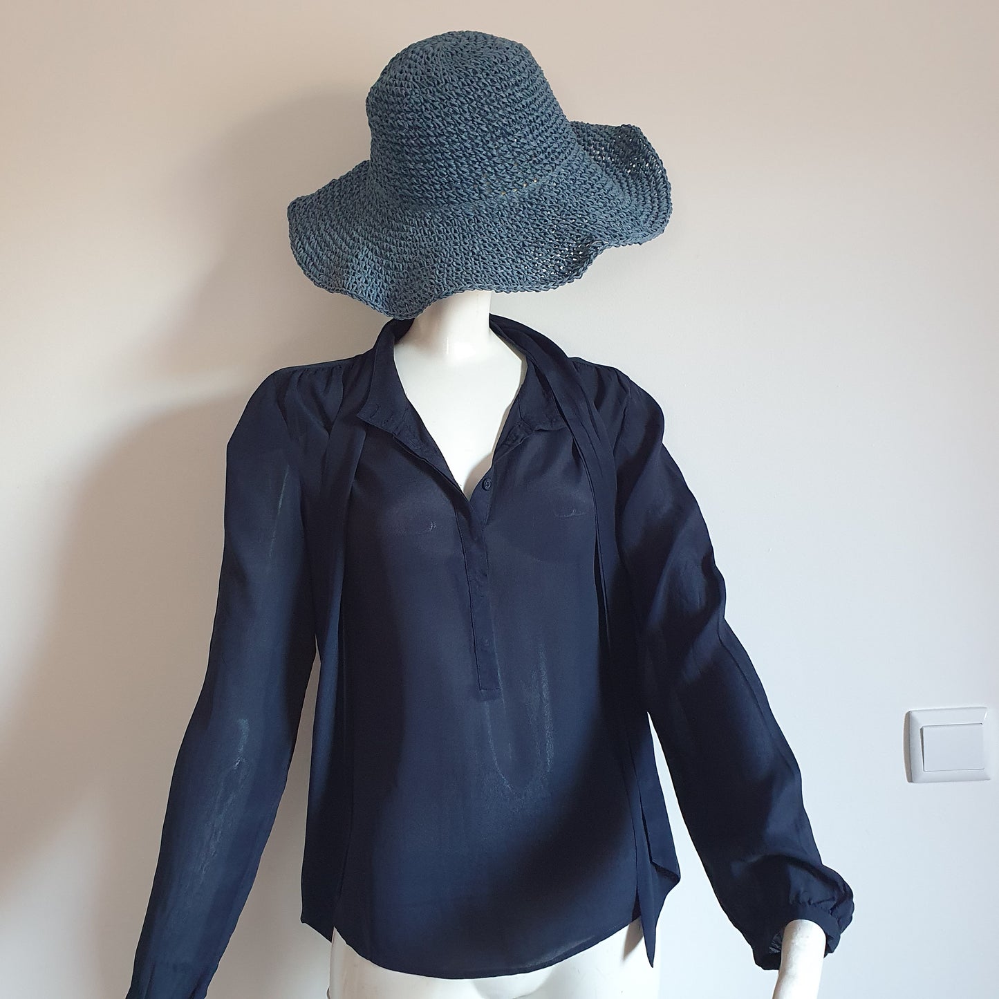 Chemisier Lavallière en Soie Bleu Marine — Maison Madeleine (T. 38)