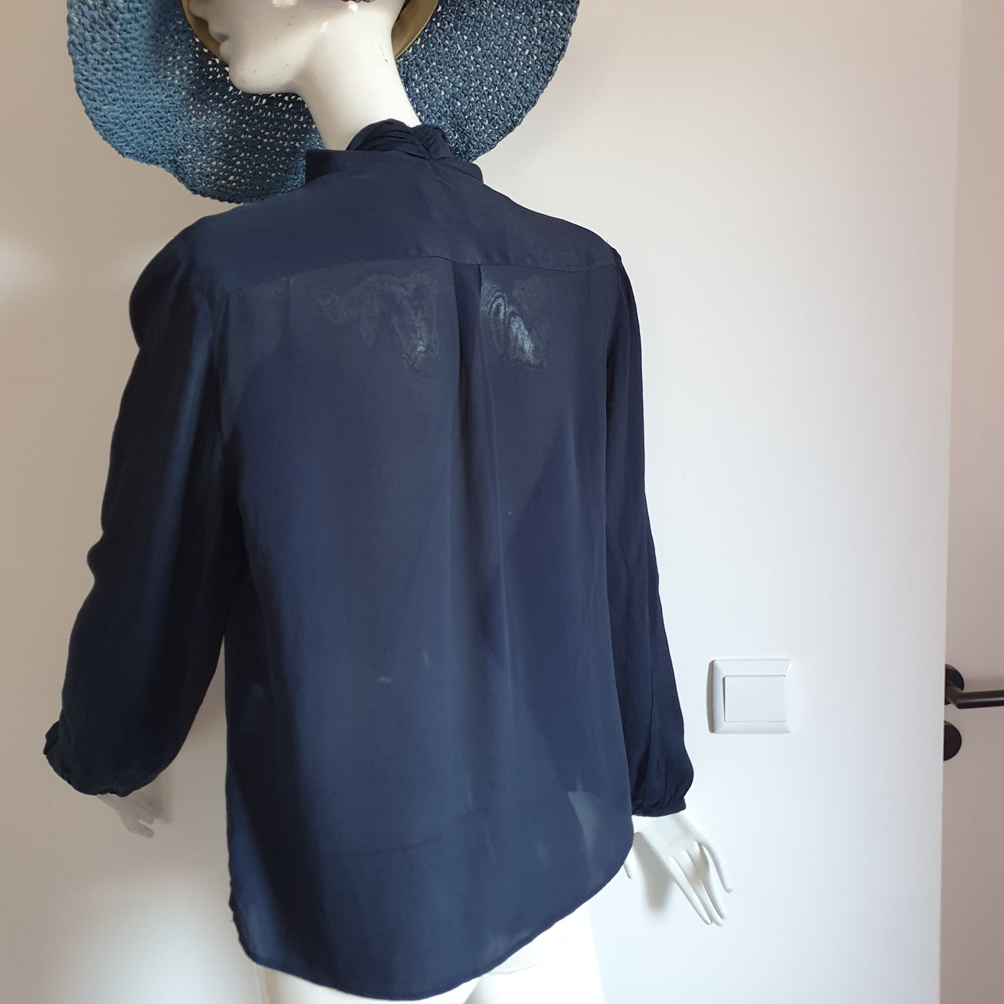 Chemisier Lavallière en Soie Bleu Marine — Maison Madeleine (T. 38)