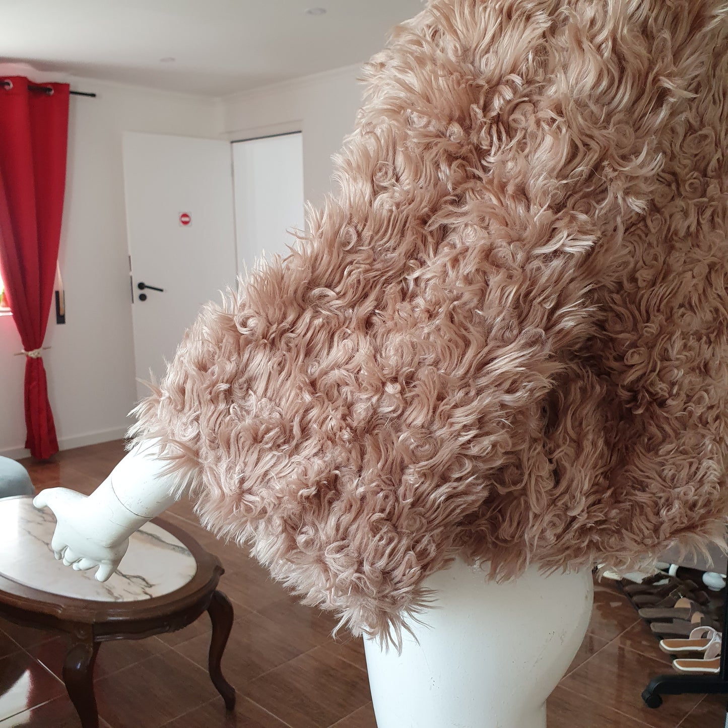 Veste courte effet poils Vieux Rose — La Fée Maraboutée (T. 38)