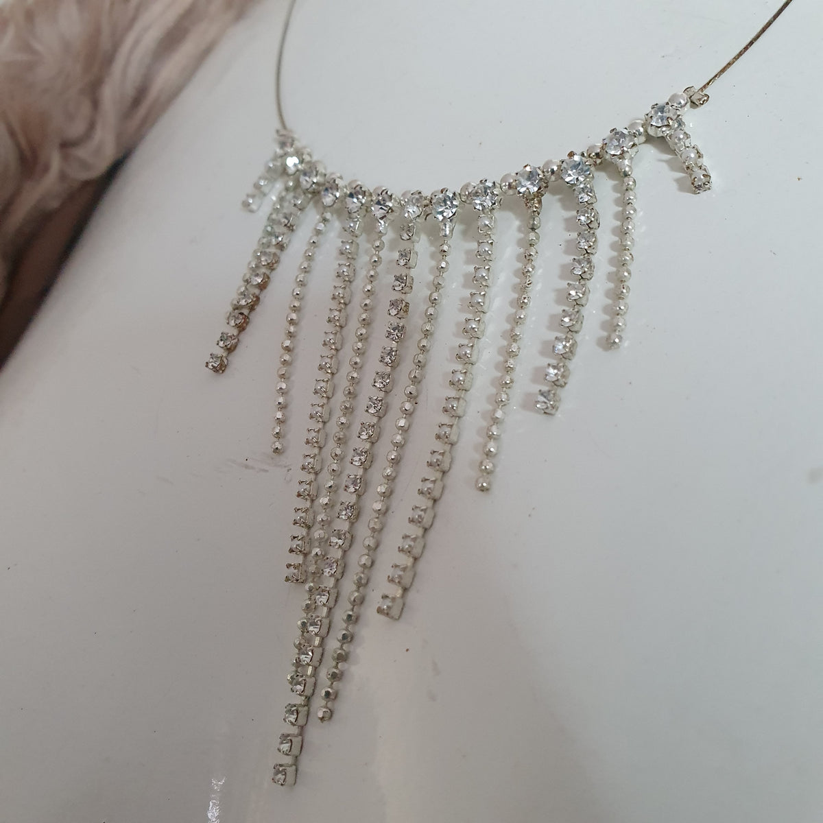 Collier Ras-de-Cou Strass Franges Argenté — Bijou de Soirée