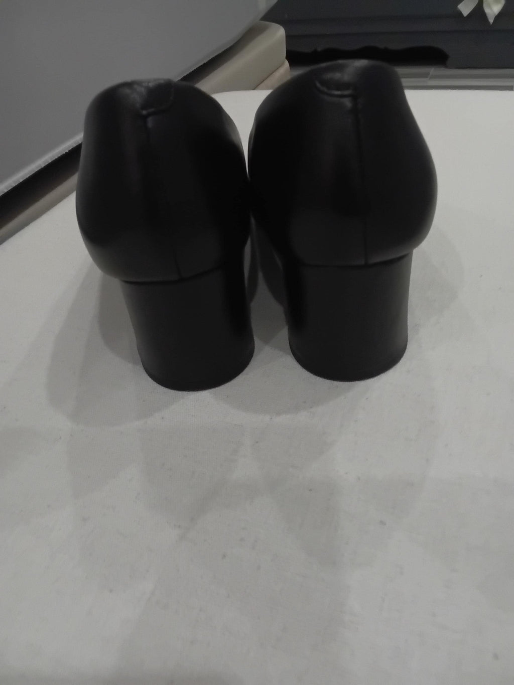 Vintage Escarpins cuir noir TAMARIS F1/2