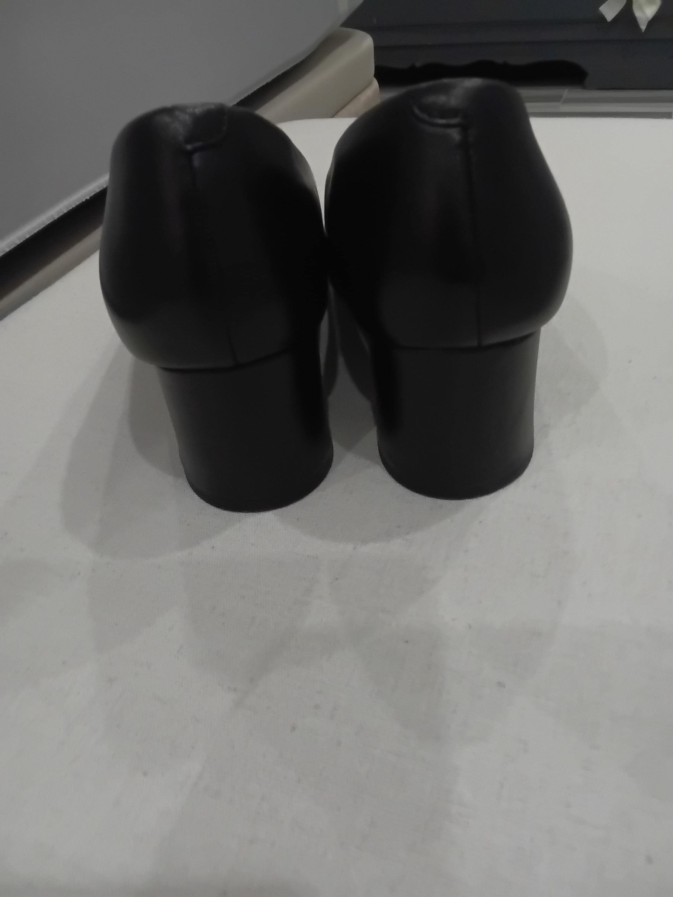 Vintage Escarpins cuir noir TAMARIS F1/2