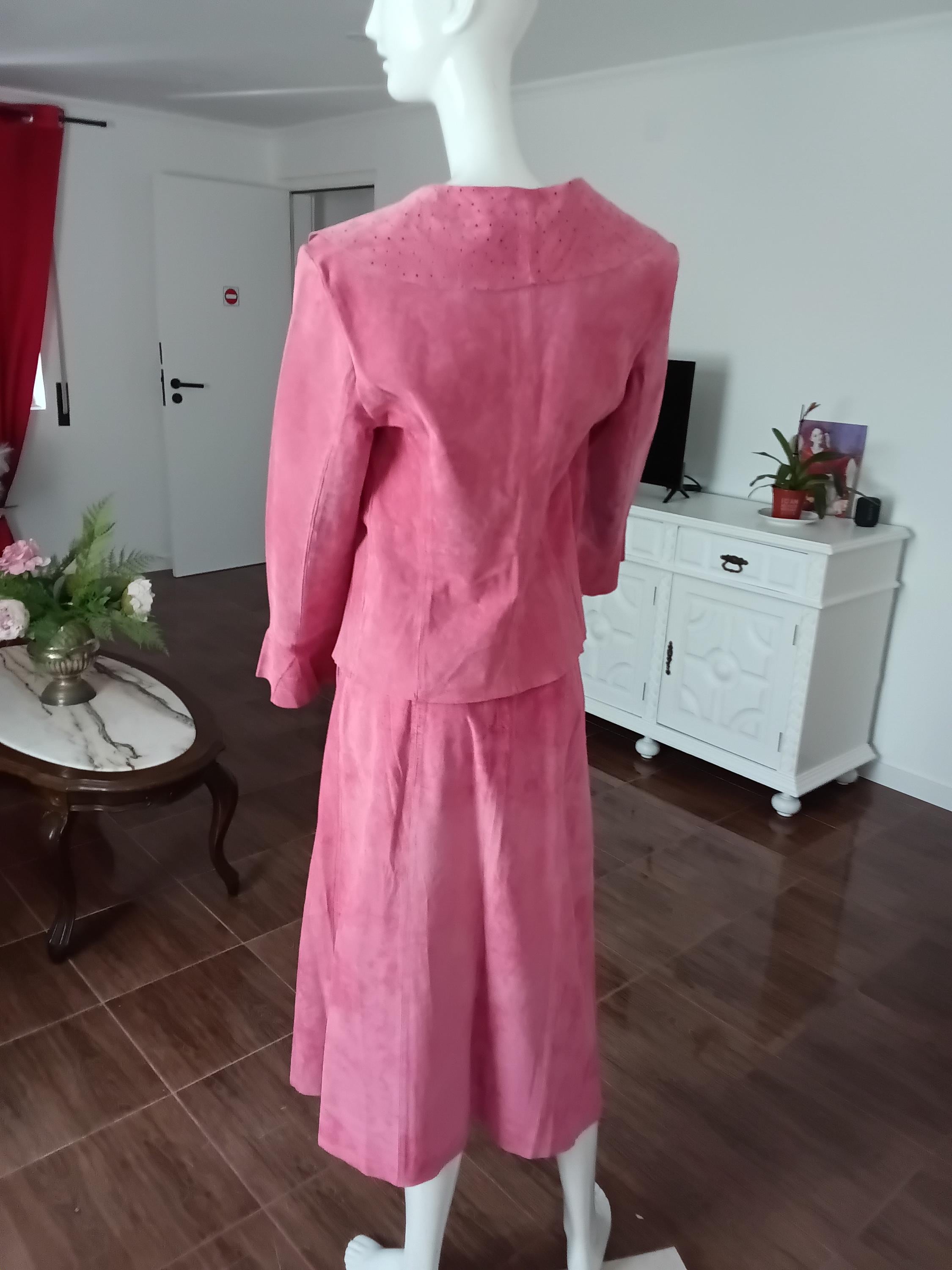 Vintage Ensemble blazer + jupe en cuir velours rose à volants — Taille 38 FR