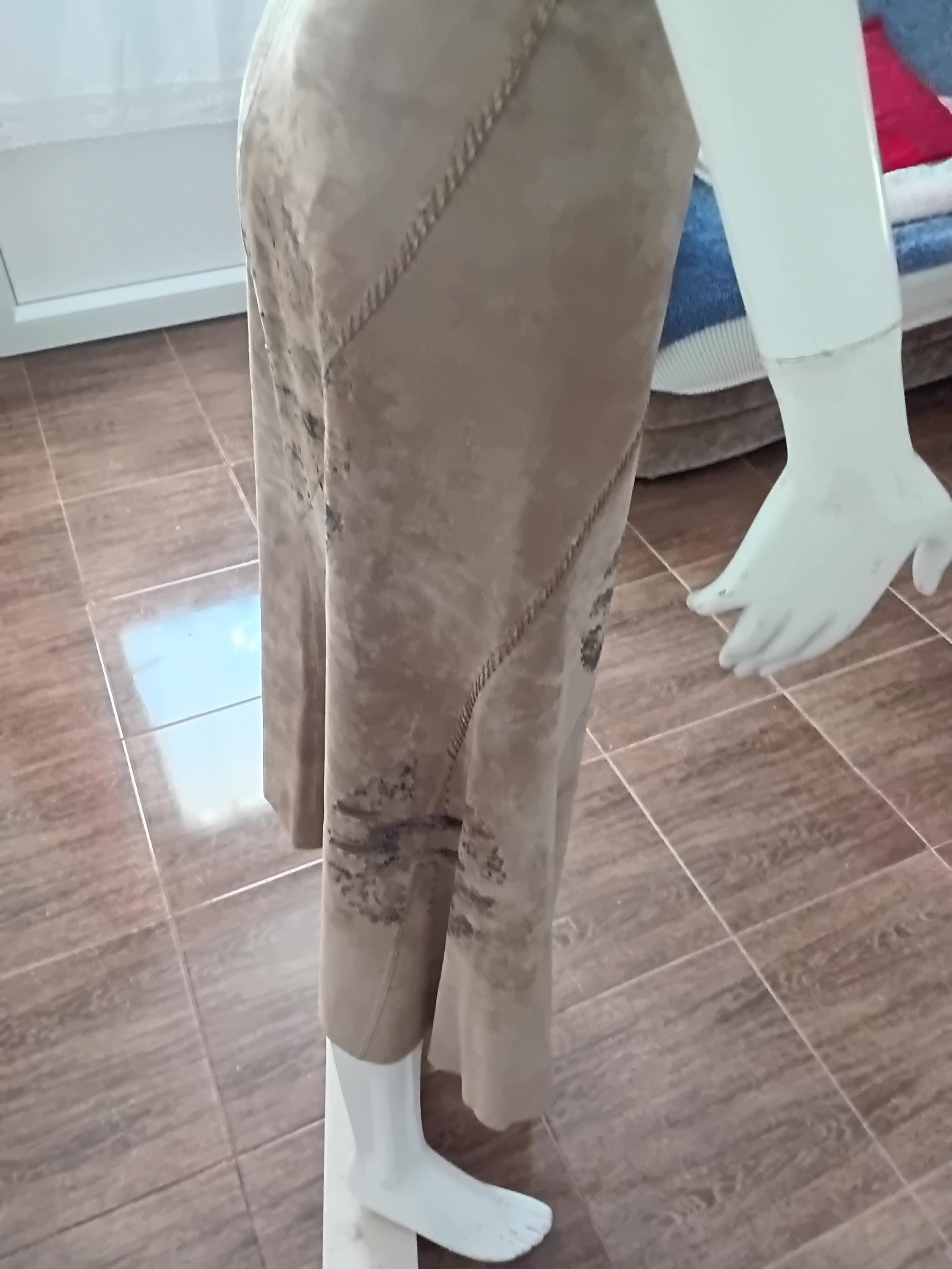 Vintage Jupe longue cuir velours beige à motifs — Taille 40 FR