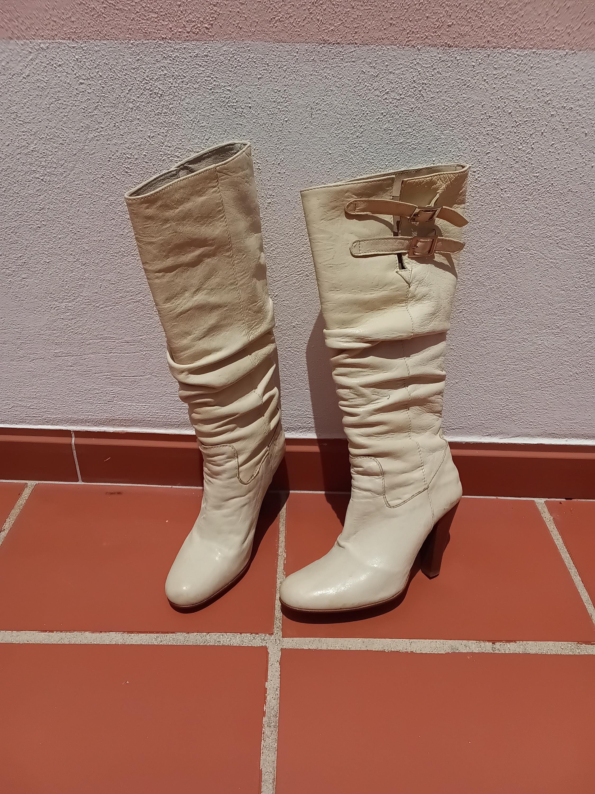 Vintage Bottes beiges claires en cuir souple de la marque Bianca