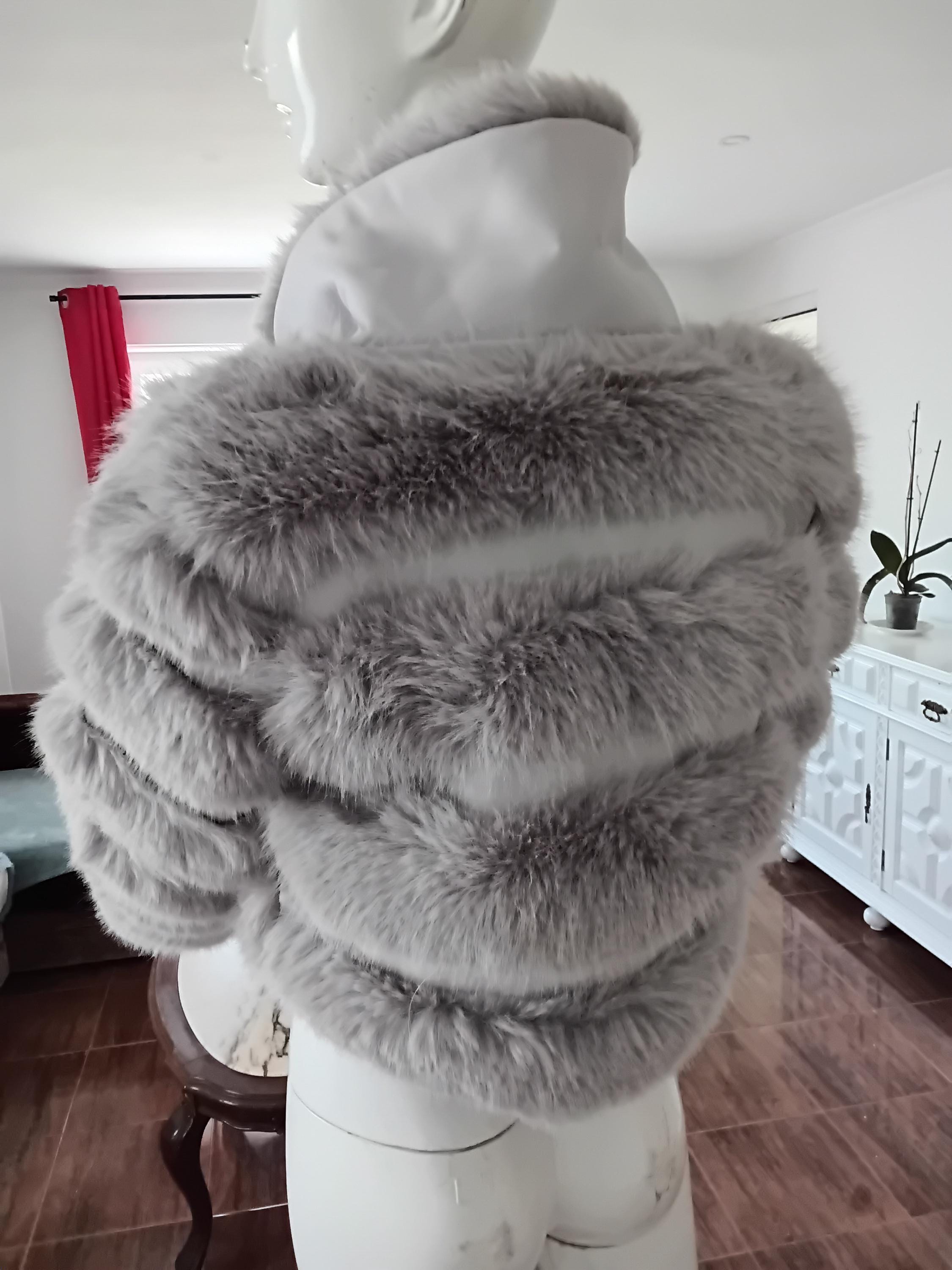 Veste Vintage Fausse Fourrure Gris Perle — Style Années 2000 — Taille S/M