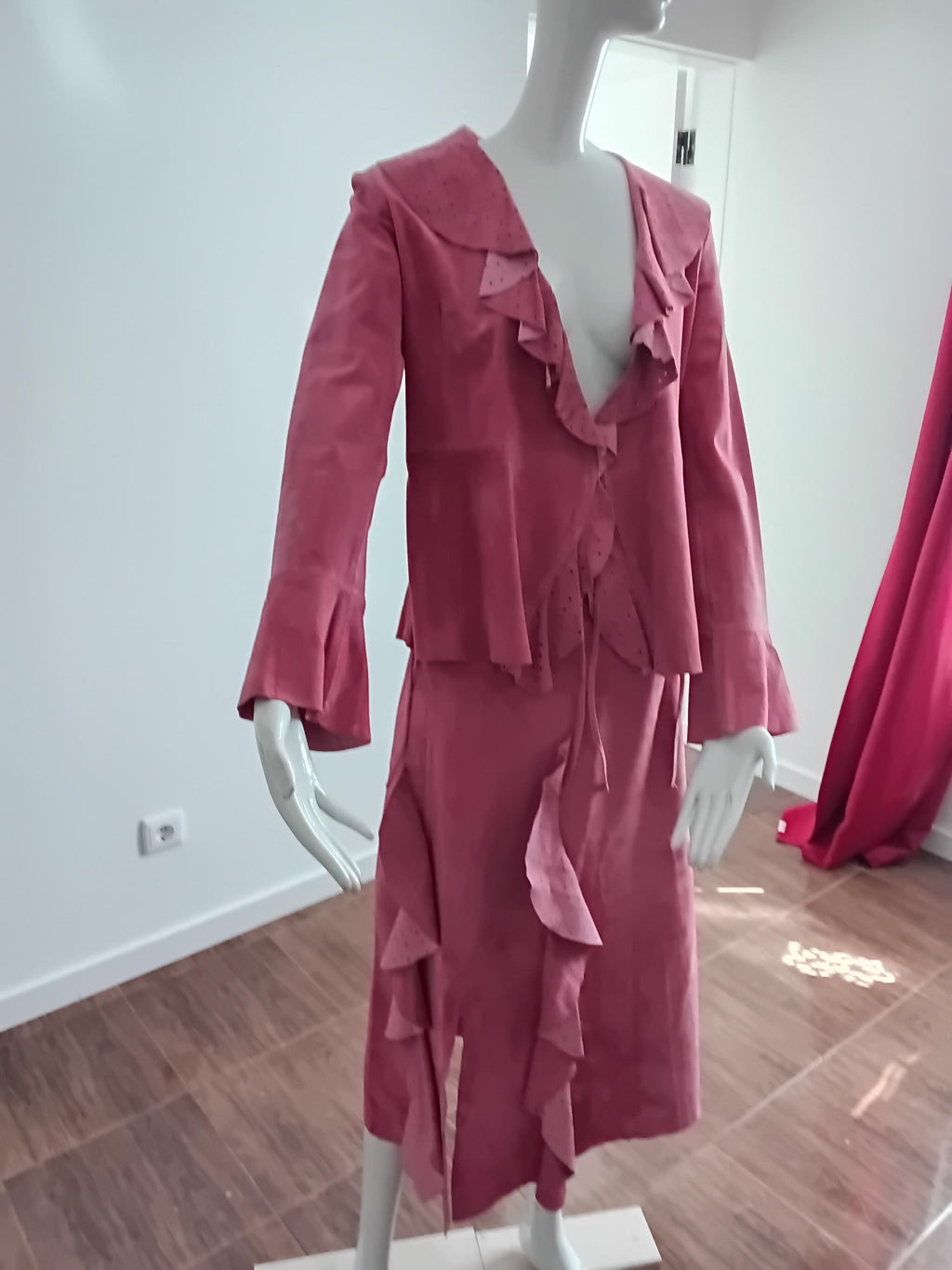 Vintage Ensemble blazer + jupe en cuir velours rose à volants — Taille 38 FR