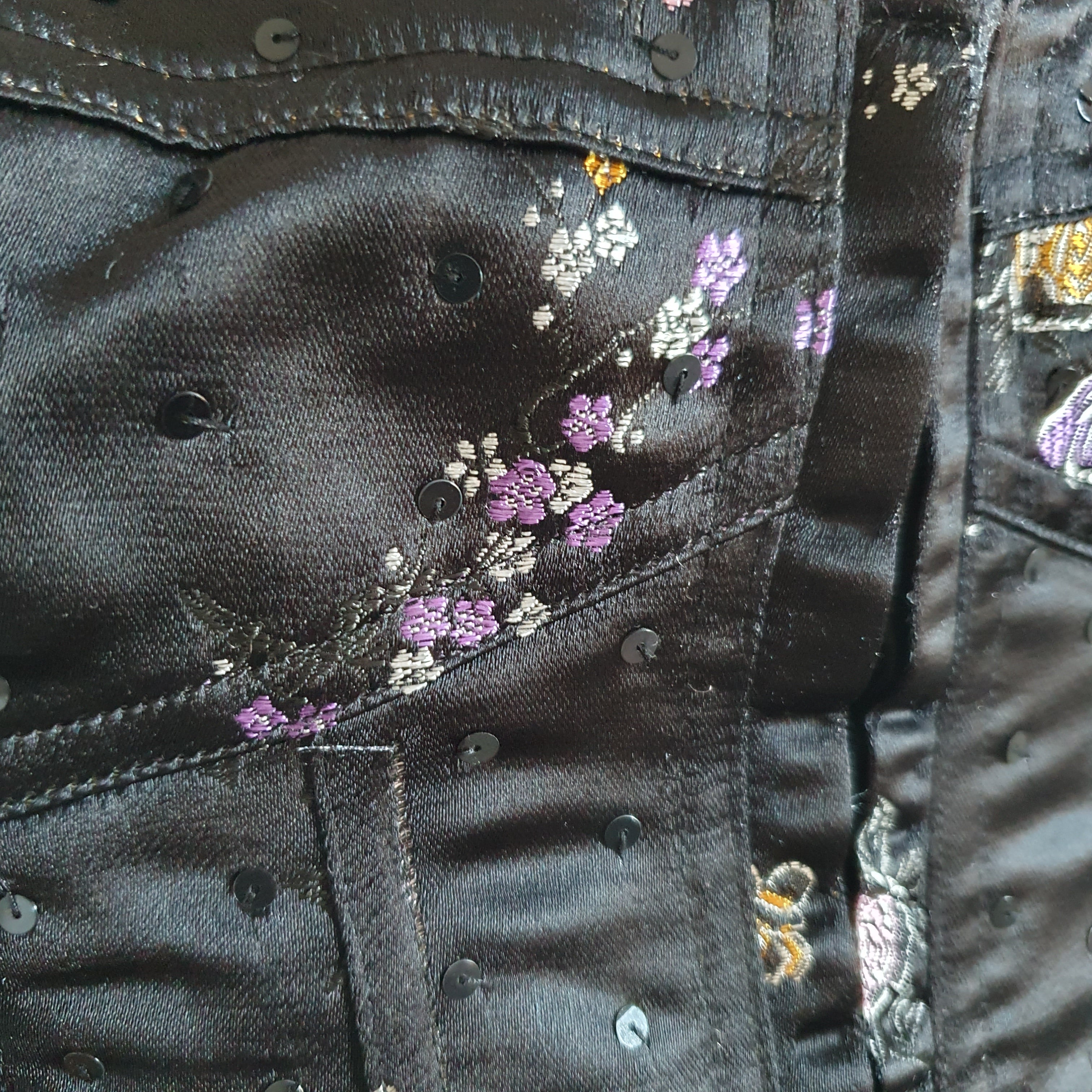Bustier corset vintage noir brodé - détail lacets dos