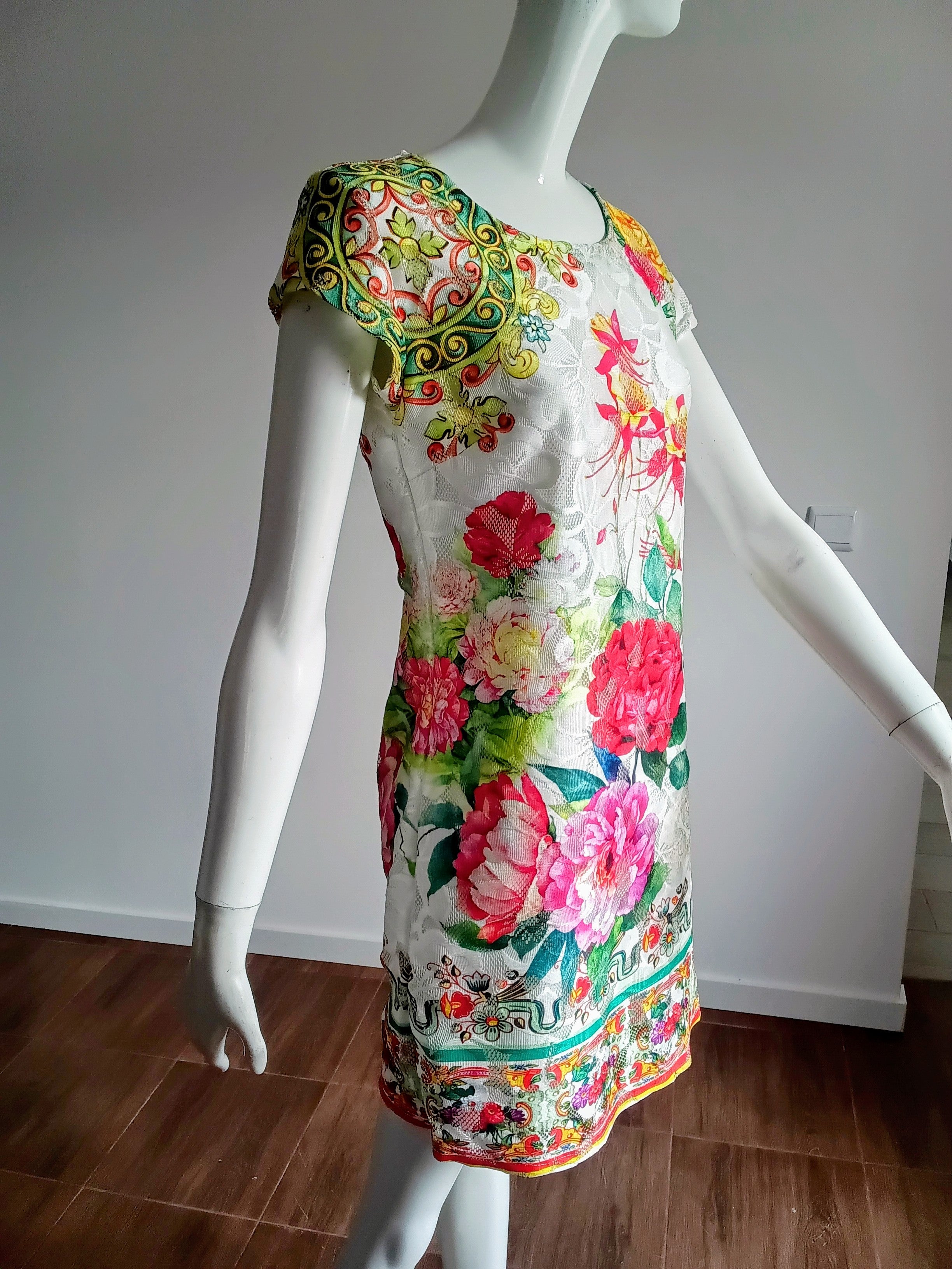 Robe Florale Orientale 101 Idées — Blanc & Fleurs Multicolores | Taille 36/38