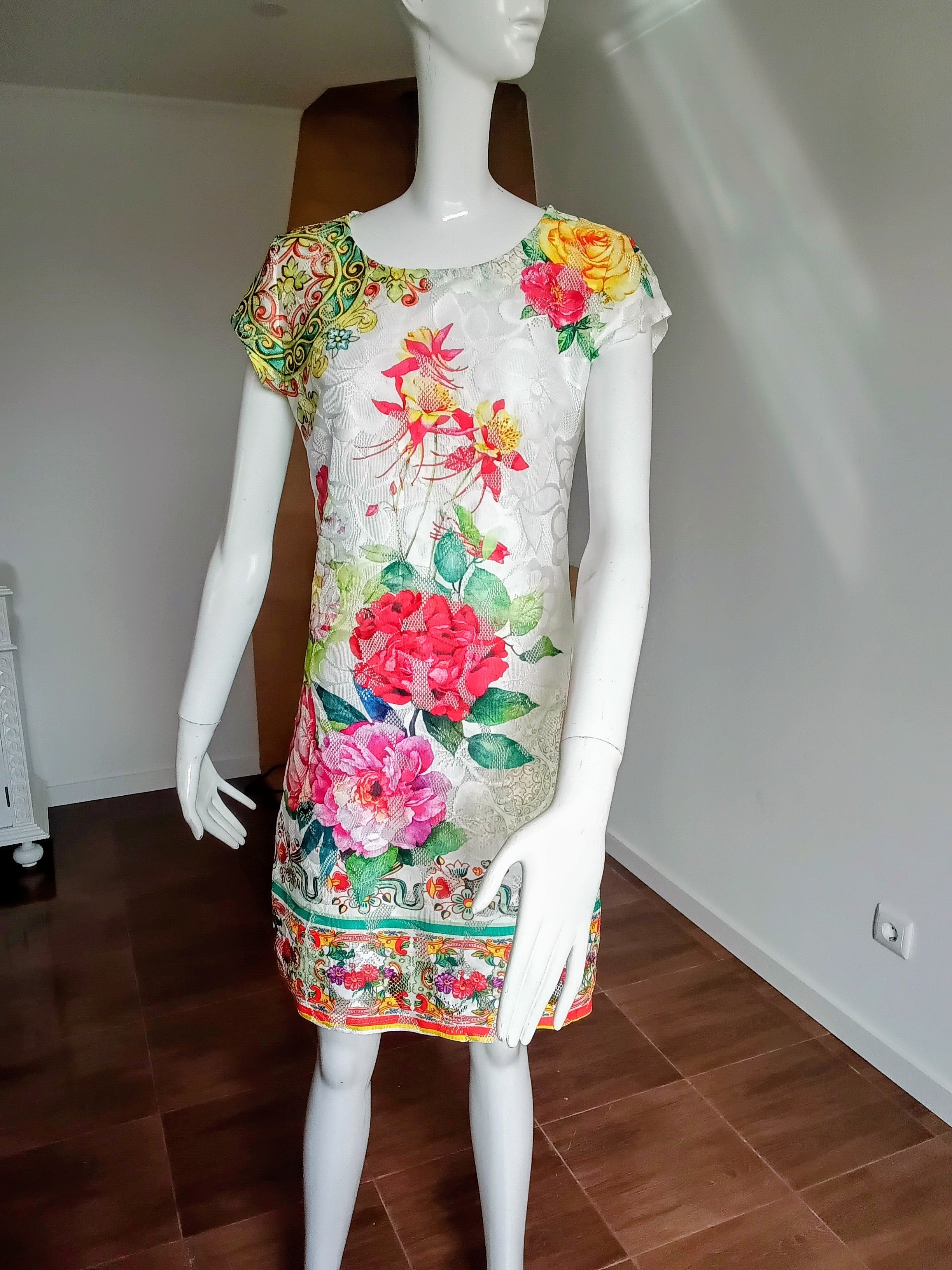 Robe Florale Orientale 101 Idées — Blanc & Fleurs Multicolores | Taille 36/38