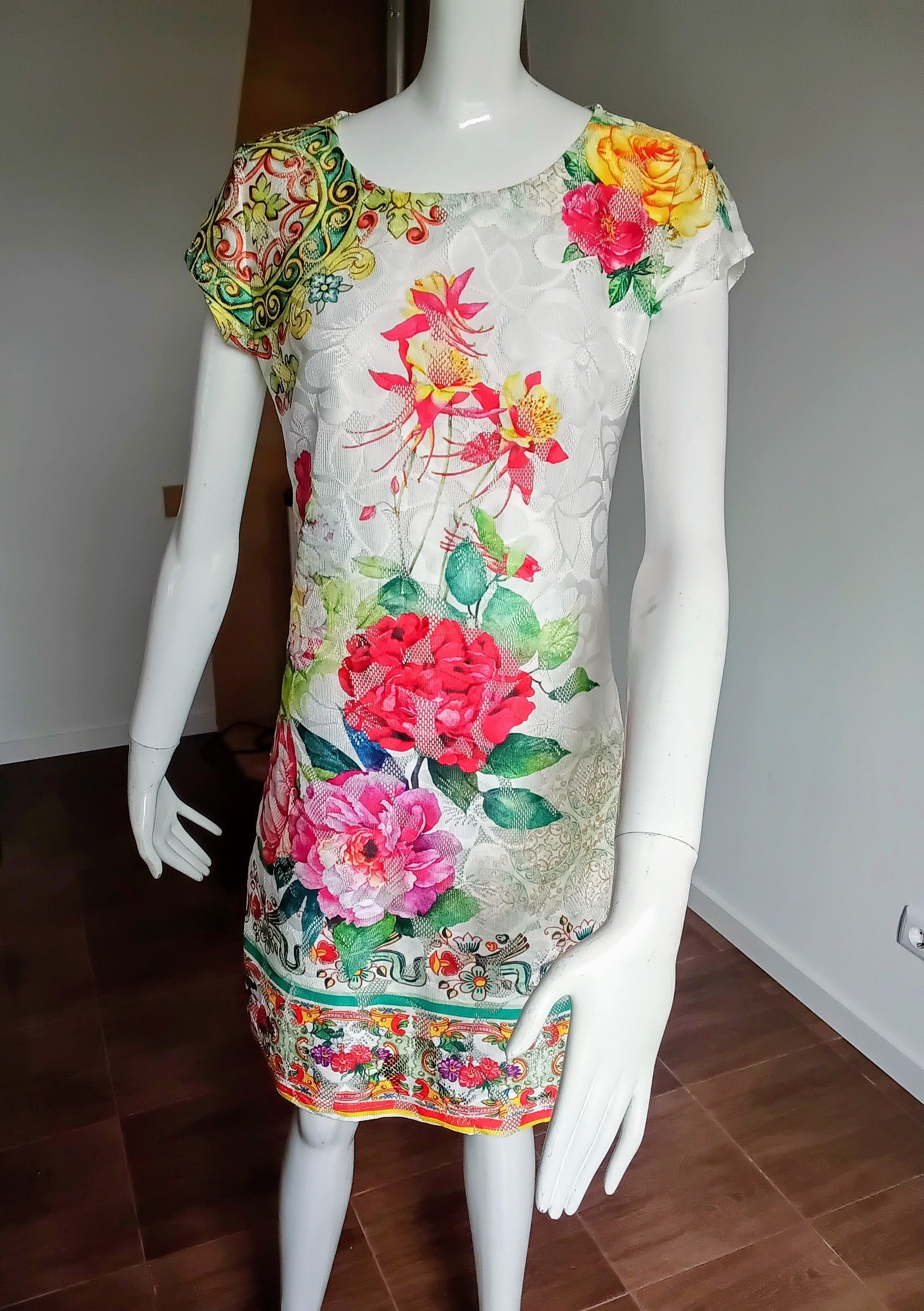 Robe Florale Orientale 101 Idées — Blanc & Fleurs Multicolores | Taille 36/38