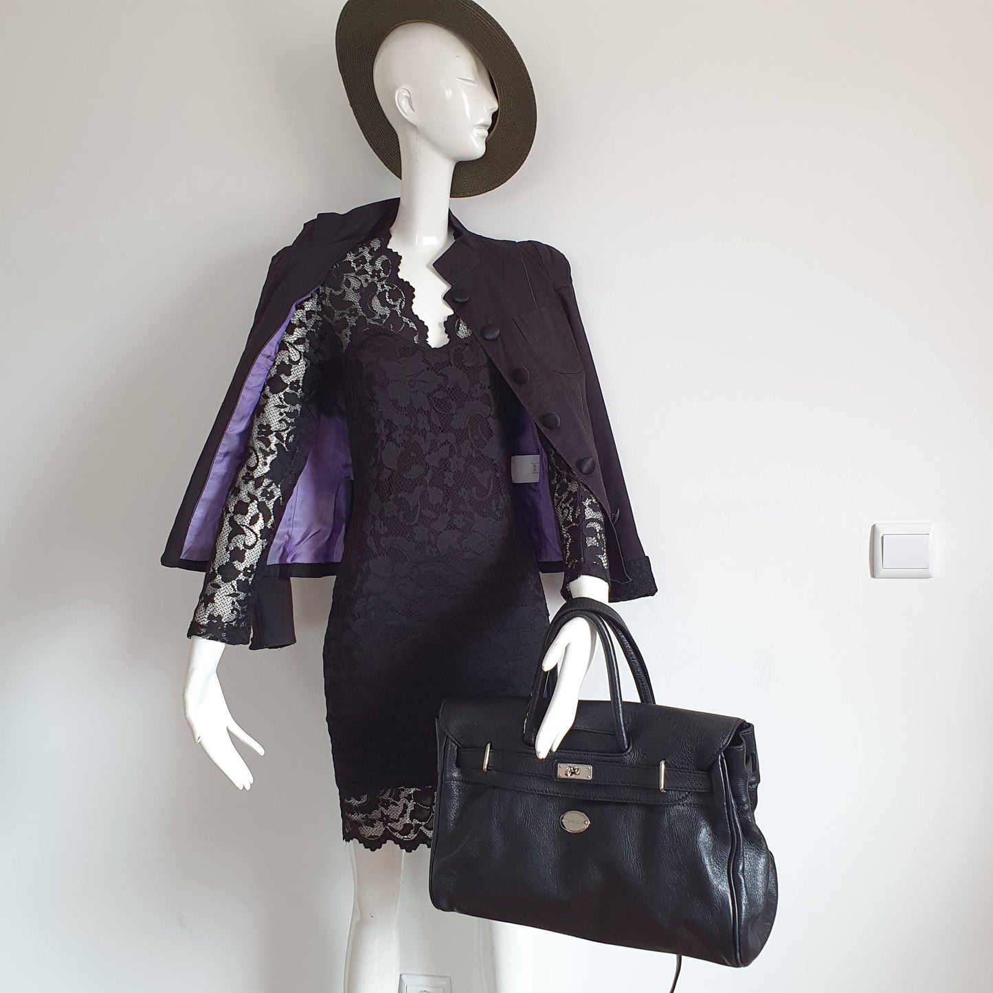 Robe Fourreau Dentelle Noire — Manches Longues Transparentes — Taille 36 FR