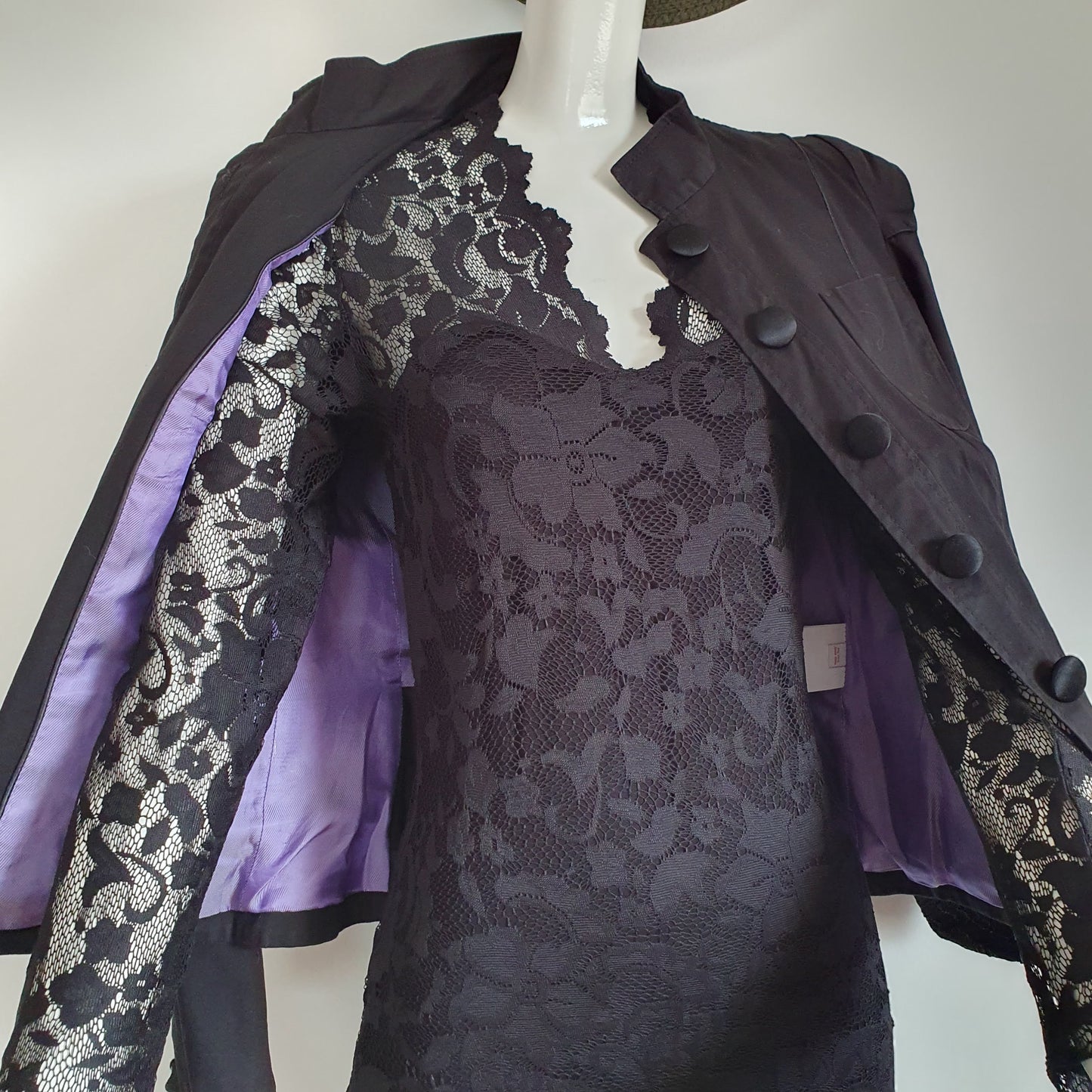 Robe Fourreau Dentelle Noire — Manches Longues Transparentes — Taille 36 FR