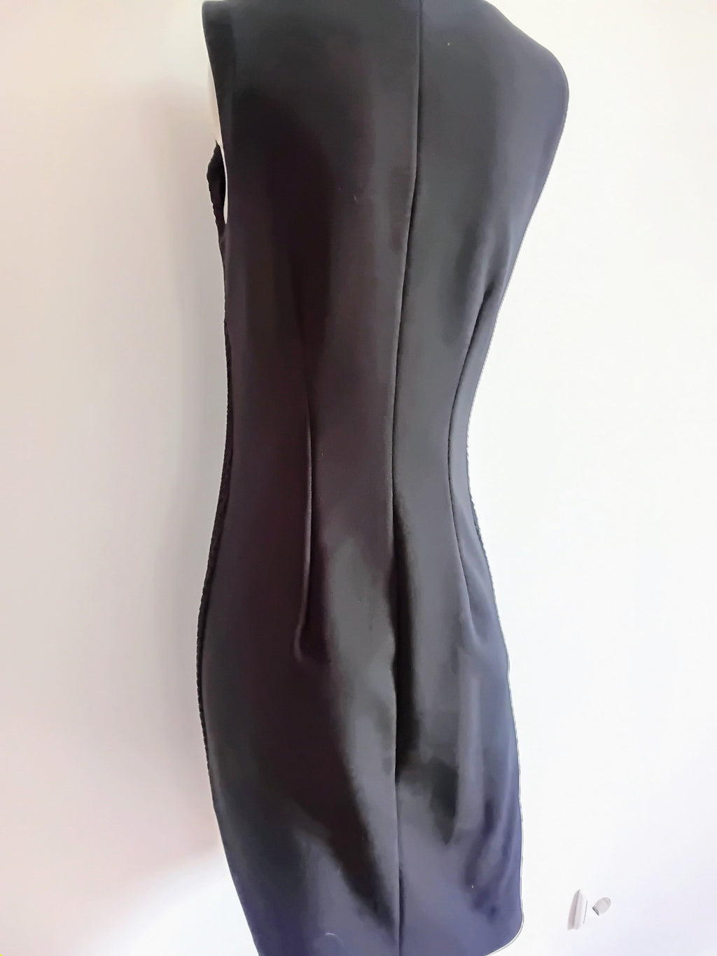Robe Noire Gaufrée Collier Doré — Best Connections | Taille 34 EU