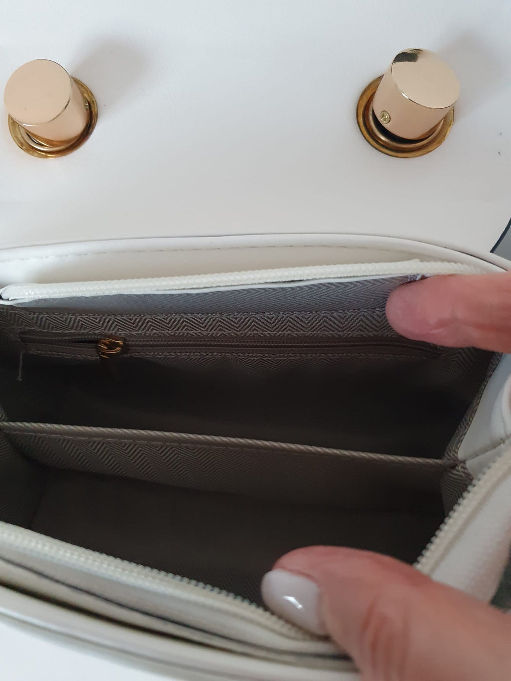 Sac à main bicolore blanc & marine — Anse tressée noire & finitions dorées