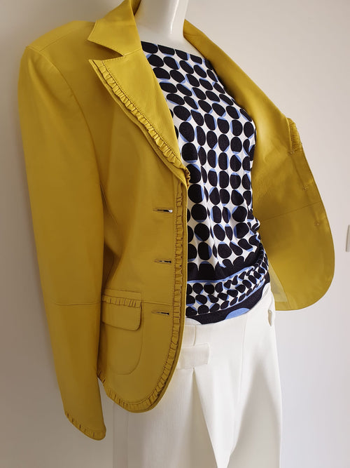 Veste cuir agneau jaune vif MADELEINE Mode - vue de face sur mannequin