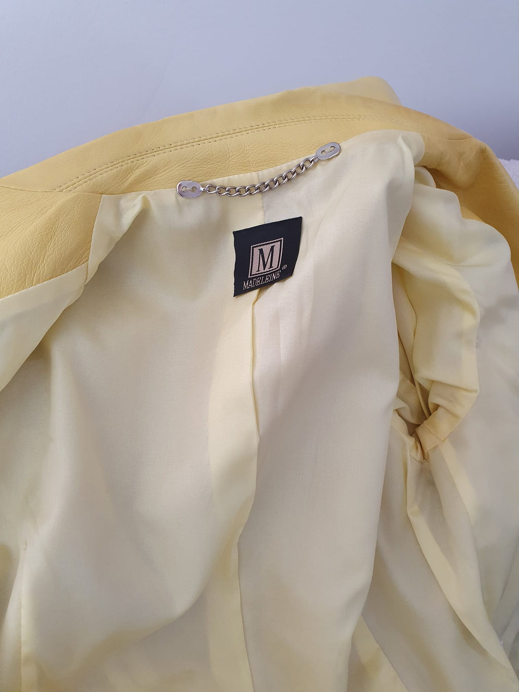 Veste cuir agneau jaune vif MADELEINE Mode - étiquette intérieure et doublure