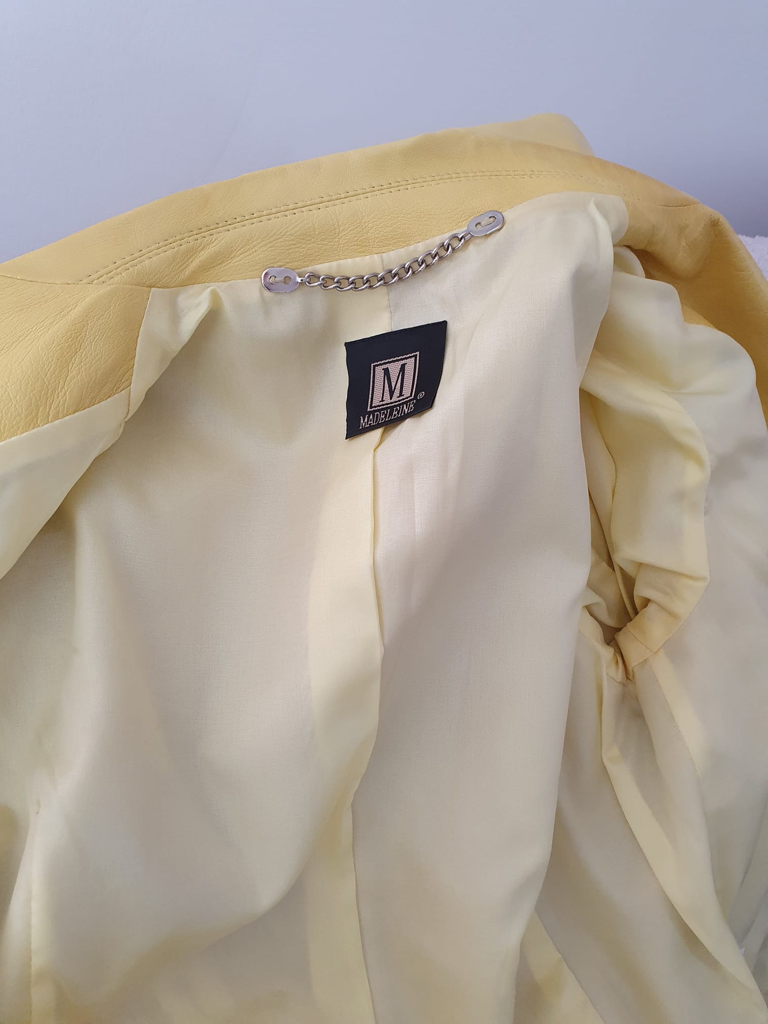 Veste cuir agneau jaune vif MADELEINE Mode - étiquette intérieure et doublure