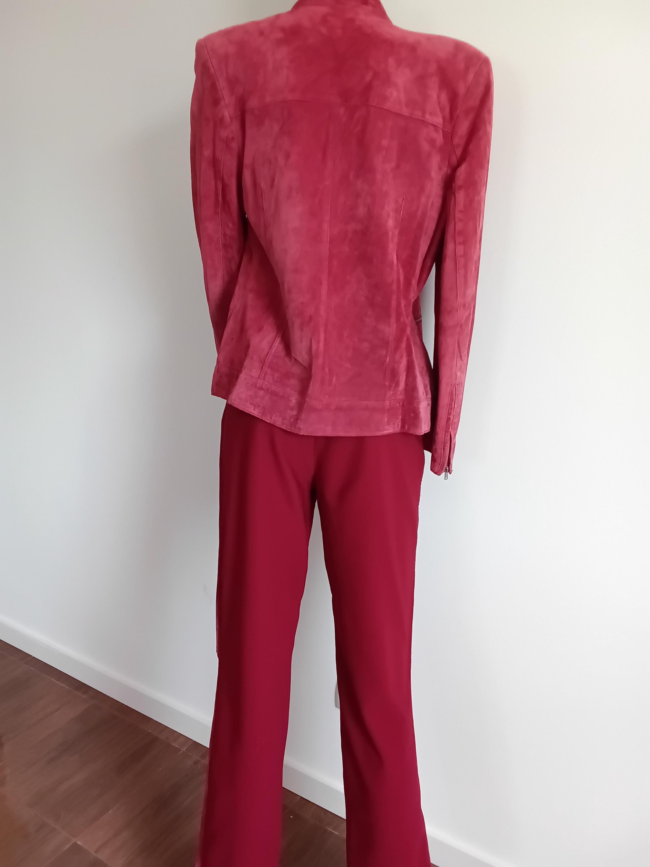 Vintage Tailleur pantalon cuir velours framboise — Taille 38 FR