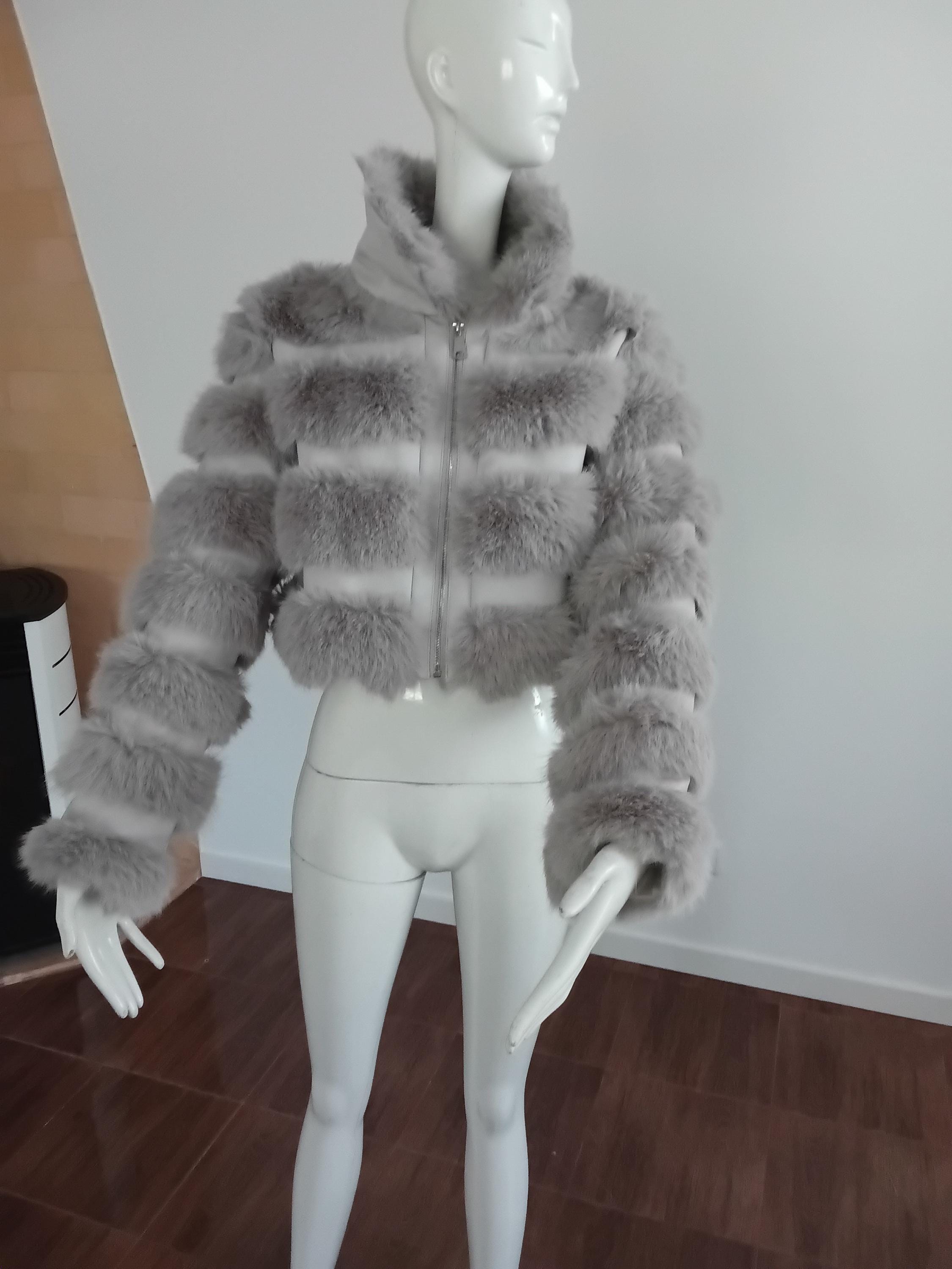Veste Vintage Fausse Fourrure Gris Perle — Style Années 2000 — Taille S/M