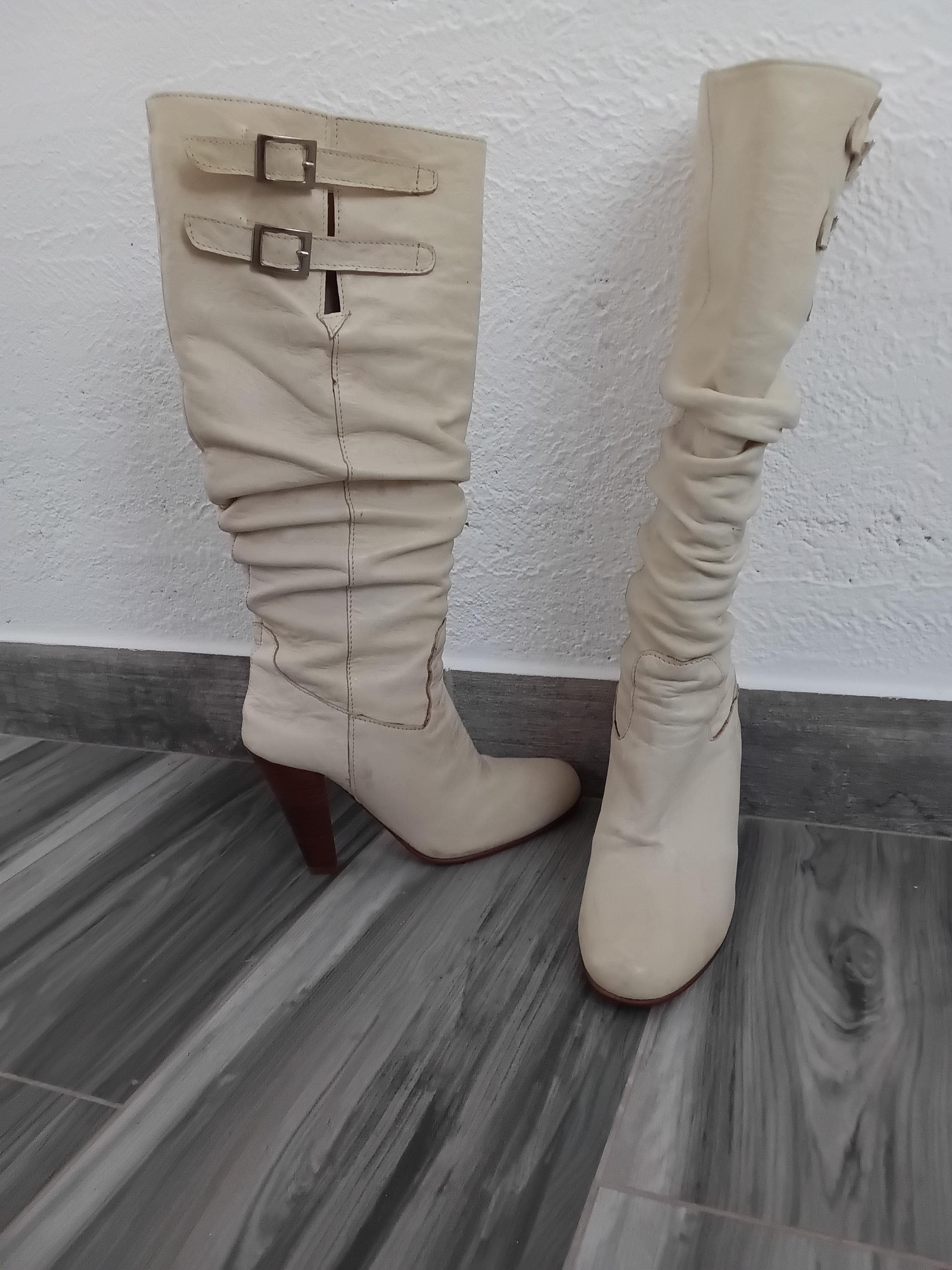 Vintage Bottes beiges claires en cuir souple de la marque Bianca