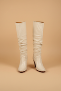 Bottes cuir crème fond beige