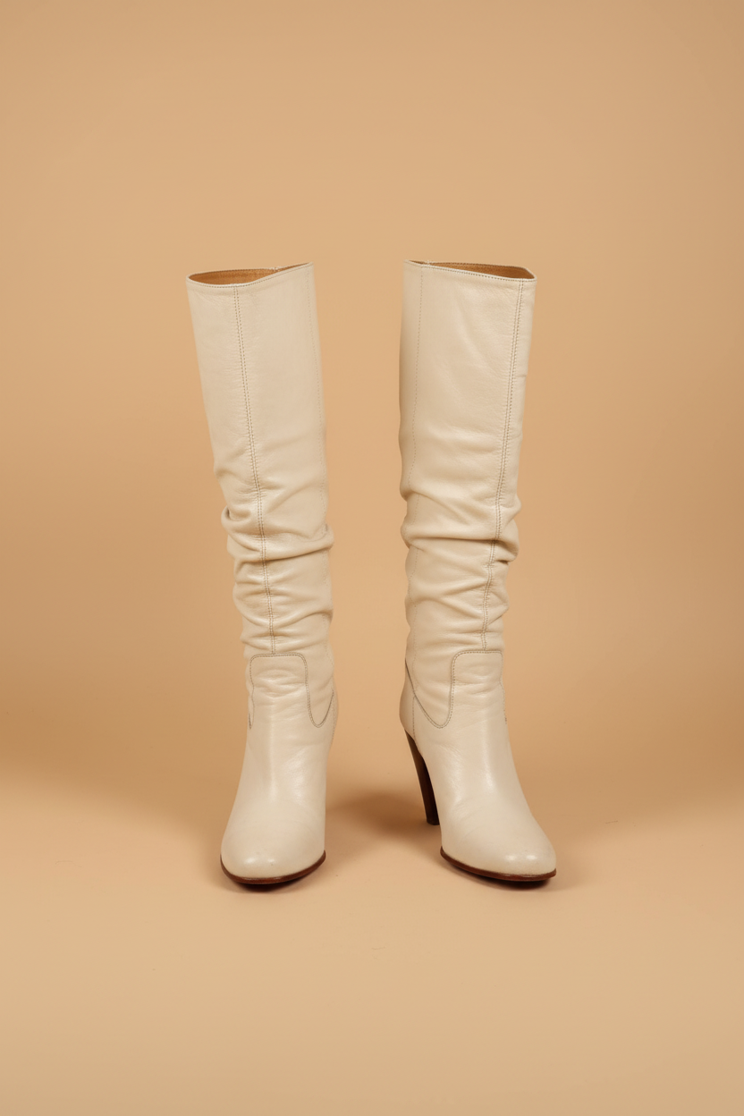 Bottes cuir crème fond beige