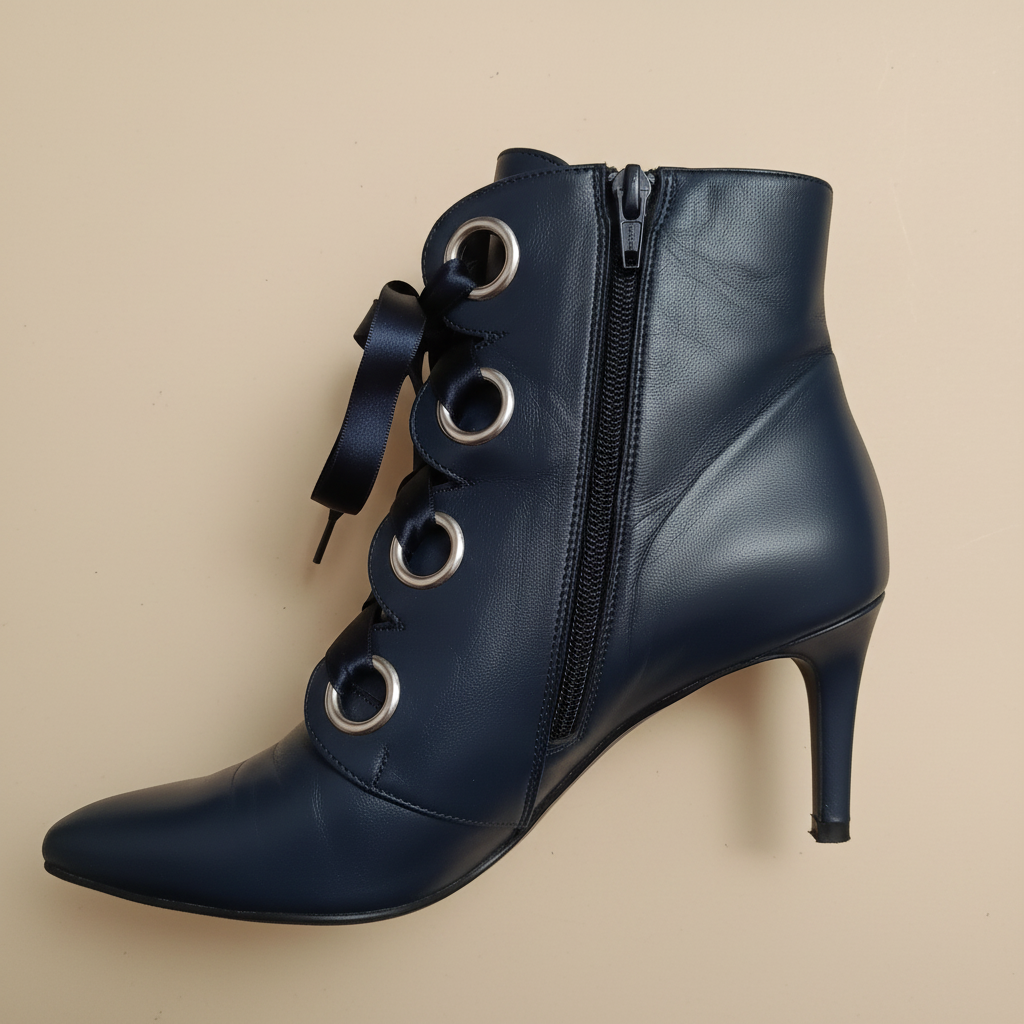 Bottine bleu nuit profil fermeture éclair fond beige