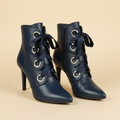 Bottines bleu nuit fond beige