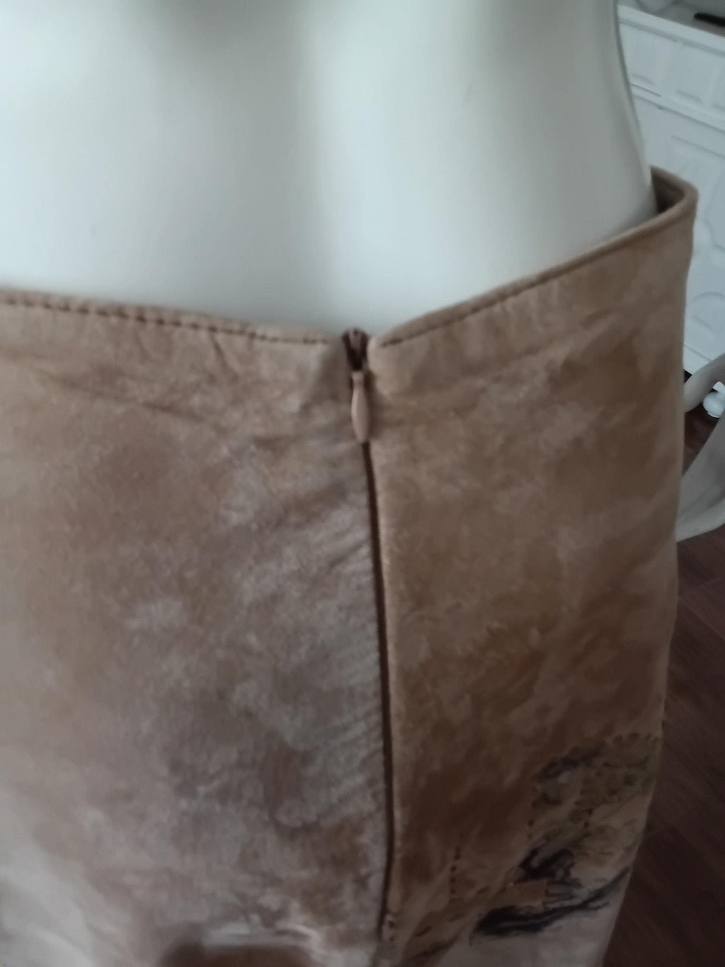 Vintage Jupe longue cuir velours beige à motifs — Taille 40 FR