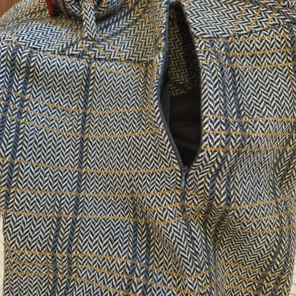Détail du pantalon Madeleine sans la main