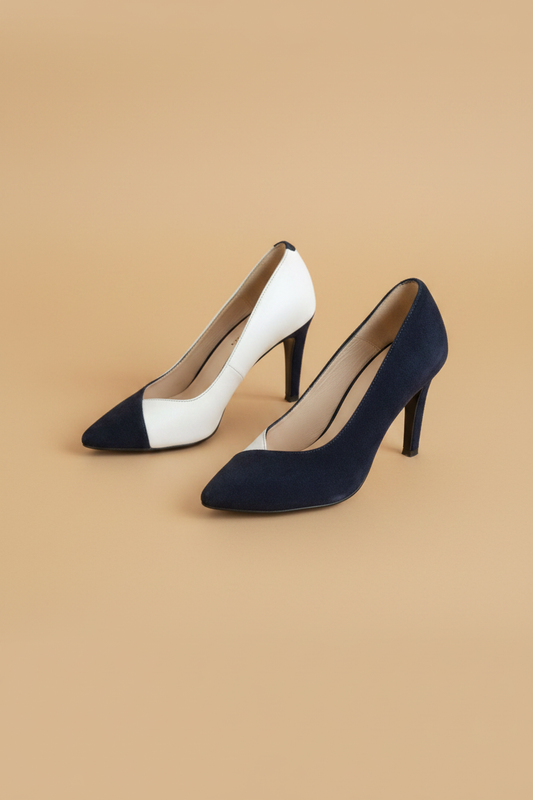 Escarpins bleu marine fond beige