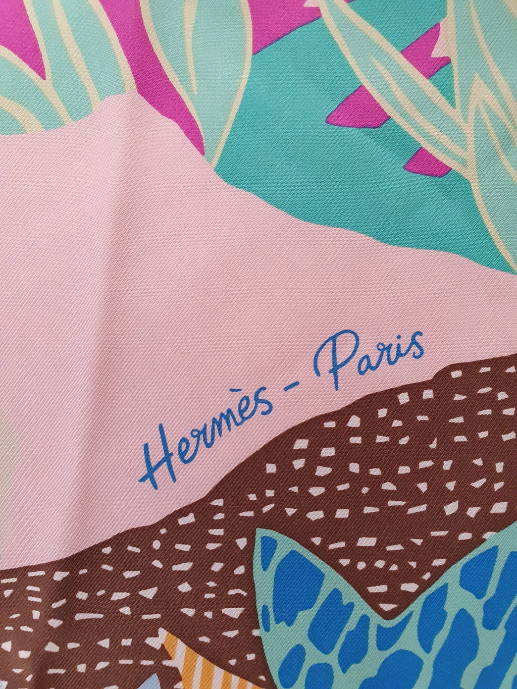 Carré Hermès "En Liberté" 90 x 90 cm — Soie Bleu Multicolore
