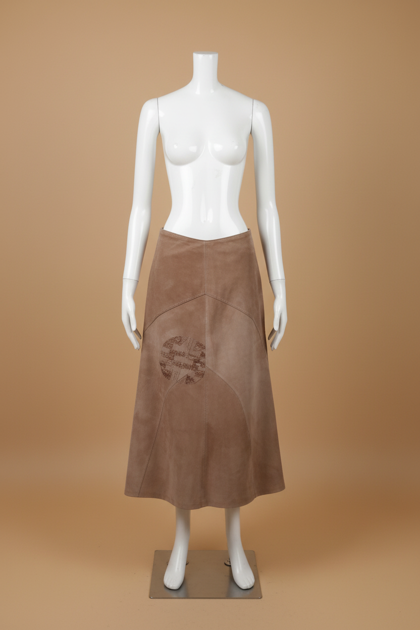 Jupe midi cuir bronze fond beige