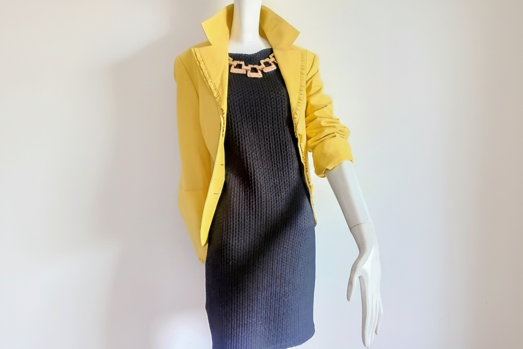Robe avec veste fond beige pâle