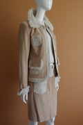 Tailleur camel tweed dentelle fond chaud
